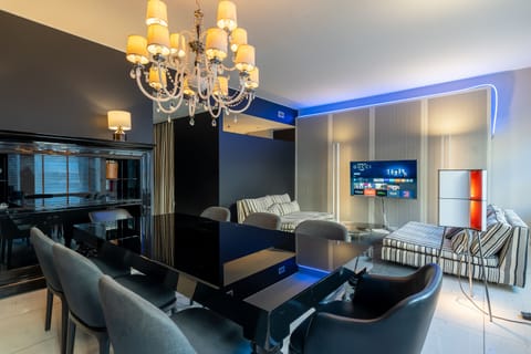 Design Loft, 1 Bedroom | Living area | 42-inch flat-screen TV with digital channels, TV, Netflix