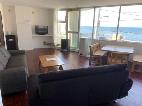 Basic Room | In-room dining