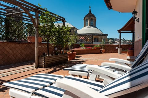 "SOFIA" DOBLE ROOM 1 BED FRENCH BED SHARED TOILET | Terrace/patio