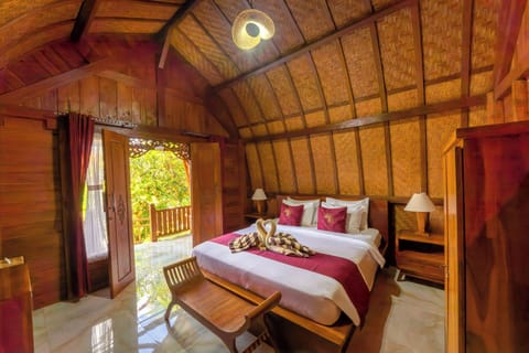 Deluxe Double Room | Pillowtop beds, minibar, desk, iron/ironing board