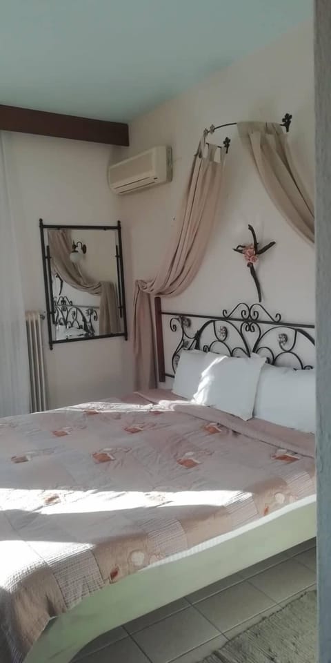 City Double or Twin Room | Individually decorated, desk, laptop workspace, free WiFi