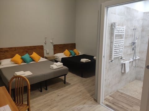 Family Room | Soundproofing, free WiFi, bed sheets