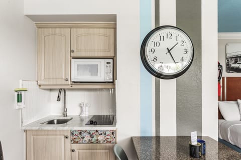 Full-size fridge, microwave, stovetop, coffee/tea maker