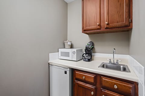 Premium Suite, 2 Queen Beds | Private kitchenette