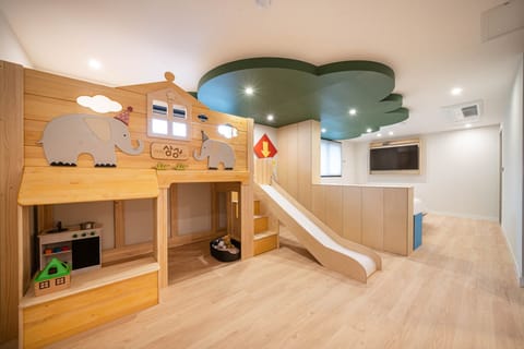 Deluxe Double Room | Free minibar, blackout drapes, soundproofing, free WiFi