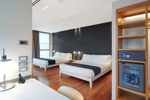 Executive Family | Down comforters, minibar, in-room safe, desk