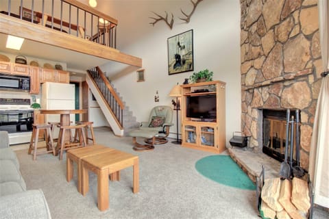 Condo, 1 Bedroom | Living area