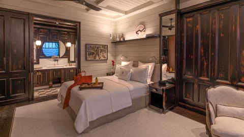 Premium Room | Egyptian cotton sheets, premium bedding, memory foam beds, minibar