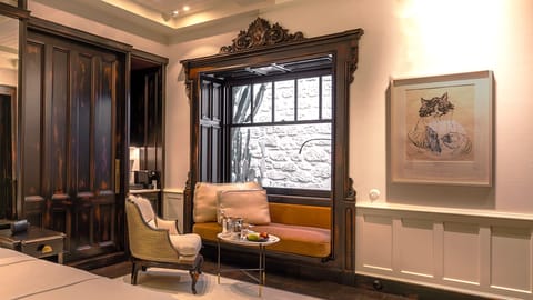 Premium Room | Egyptian cotton sheets, premium bedding, memory foam beds, minibar