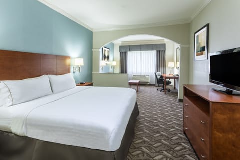Premium bedding, in-room safe, desk, blackout drapes