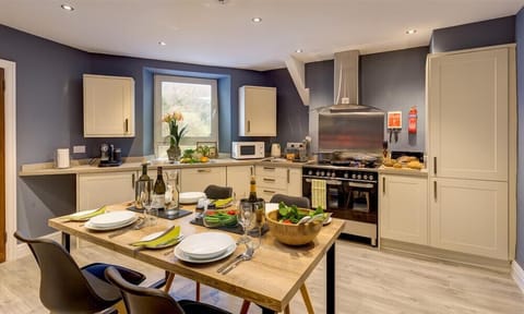 Fridge, dishwasher, cookware/dishes/utensils