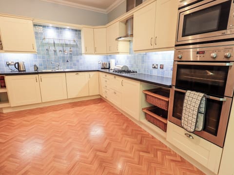 Fridge, dishwasher, electric kettle, toaster