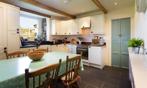 Fridge, dishwasher, cookware/dishes/utensils