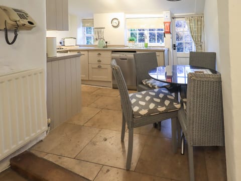 Cottage | Private kitchen | Fridge, dishwasher, cookware/dishes/utensils