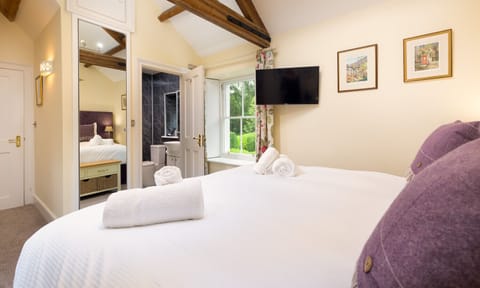 2 bedrooms, individually decorated, individually furnished, free WiFi