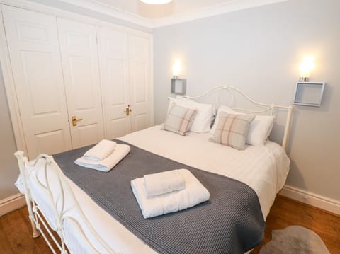 2 bedrooms, individually decorated, individually furnished, free WiFi