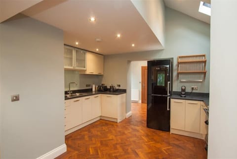 Fridge, dishwasher, cookware/dishes/utensils