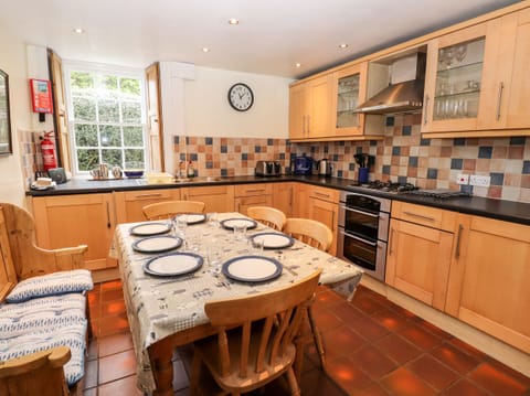 Fridge, dishwasher, cookware/dishes/utensils