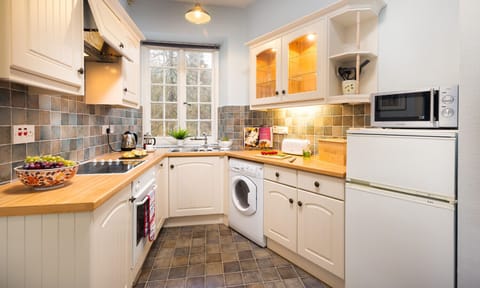 Fridge, dishwasher, cookware/dishes/utensils