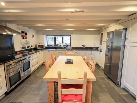 Fridge, dishwasher, cookware/dishes/utensils