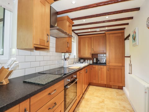 Fridge, dishwasher, cookware/dishes/utensils