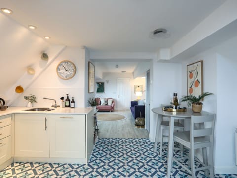 Cottage | Private kitchen | Fridge, dishwasher, electric kettle, toaster