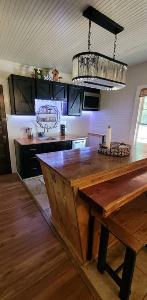 Signature Cottage, 2 Bedrooms | Private kitchen | Fridge, microwave, oven, stovetop