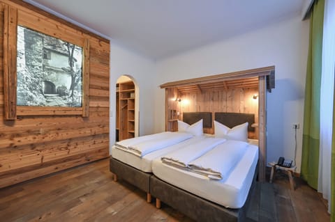 Family Triple Room | Hypo-allergenic bedding, in-room safe, desk, free WiFi