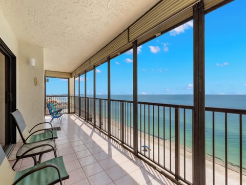 Condo (2 Bedrooms) | Front of property