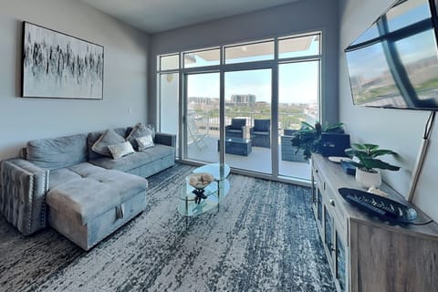 Condo (2 Bedrooms) | Front of property