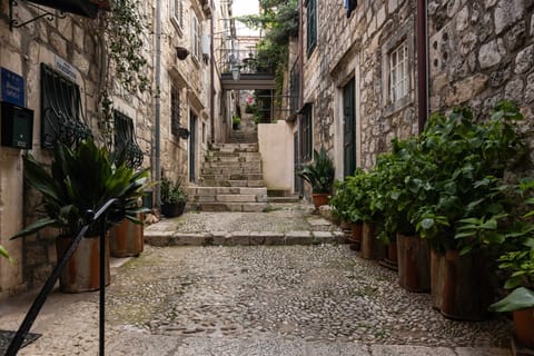 Studio (Studio Apartment with Balcony and Old) | Exterior