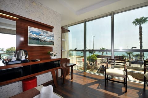 Premium bedding, minibar, WiFi, bed sheets