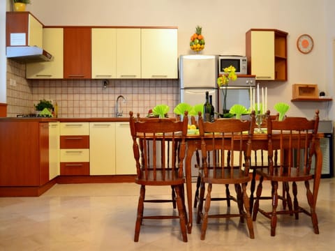 Villa (Five Bedroom Villa with Terrace and S) | Dining room