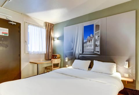 Premium bedding, down comforters, desk, blackout drapes