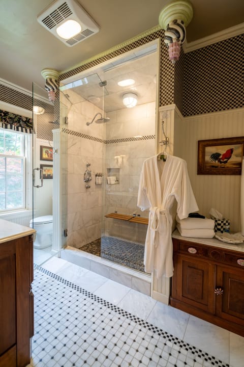 Classic Double or Twin Room | Bathroom | Shower, hydromassage showerhead, designer toiletries, hair dryer