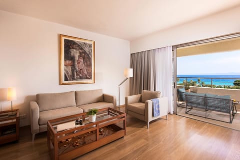 Grand Suite, Sea View | Living area | Flat-screen TV, table tennis