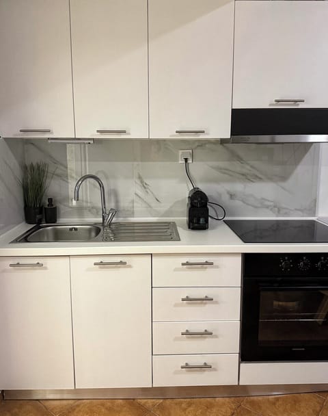 Apartment, 1 Bedroom, Balcony, City View | Interior