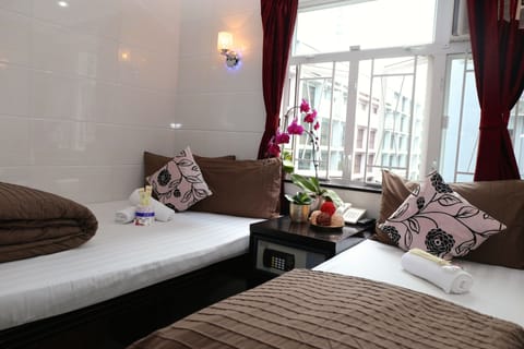 Minibar, in-room safe, soundproofing, free WiFi