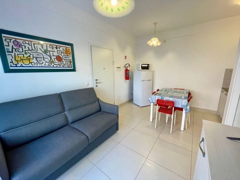 Apartment, 2 Bedrooms, Patio, Garden View | Living room