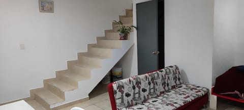 Room, 1 Bedroom | Living room | Books