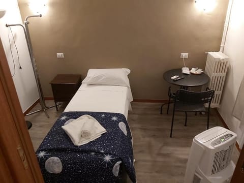 Single Room | Free WiFi