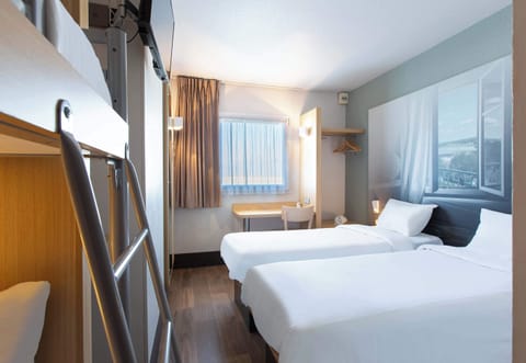 Quadruple Room, Non Smoking | Premium bedding, desk, soundproofing, free WiFi