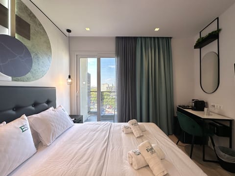 Double Room | Desk, laptop workspace, soundproofing, iron/ironing board