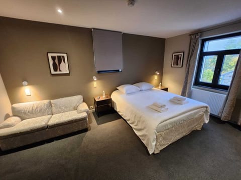 Double Room, 1 Queen Bed | Desk, free WiFi, bed sheets