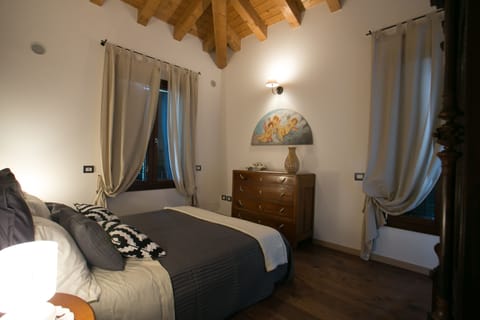 Double Room | Desk, soundproofing, cribs/infant beds, rollaway beds