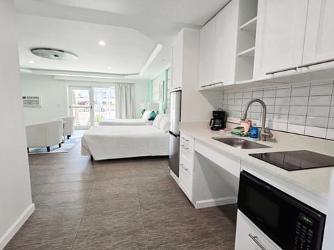 Senior Double Room, Accessible | Individually decorated, individually furnished, iron/ironing board