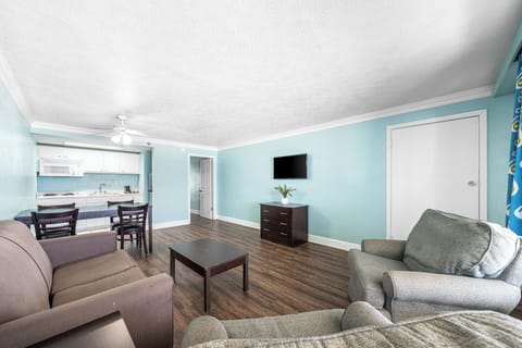 Dunes 2 Queen Beach View Suite | Living area | TV