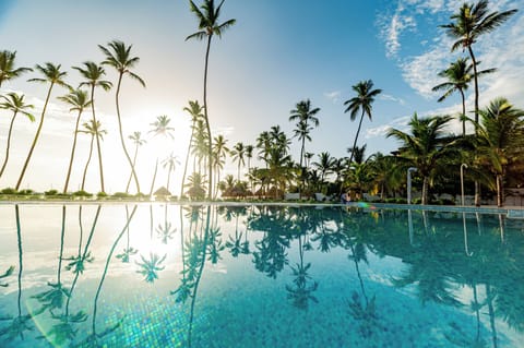 4 outdoor pools
