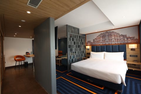 Suite, 1 King Bed, Kitchenette (Dining) | Egyptian cotton sheets, premium bedding, down comforters