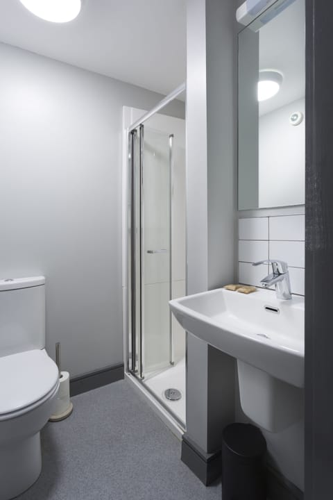 Comfort Single Room | Bathroom | Shower, hair dryer, towels, soap